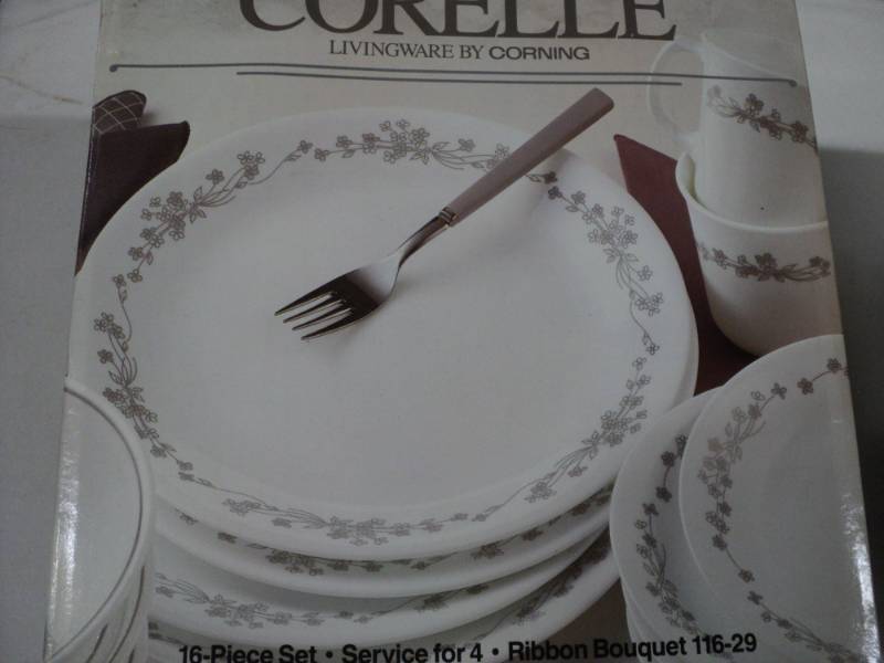 Corelle 16 Piece Set Ribbon Bouquet...