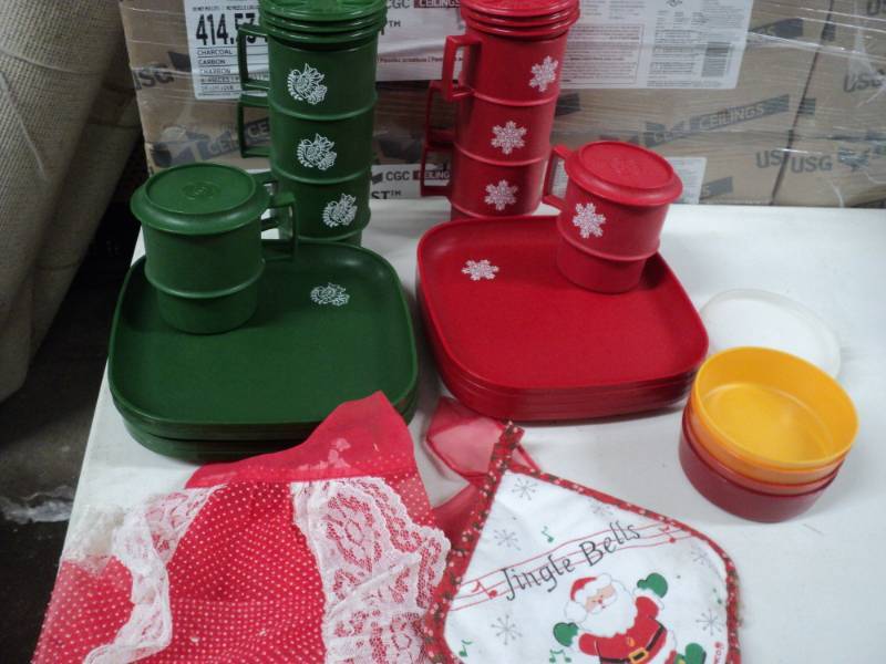 Xmas Set of Vintage Tupperware and ...