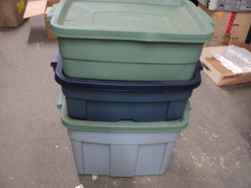 3 Rubbermaid Tubs with Covers...