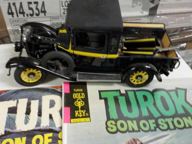 Vintage Truck and 7 Comic Books...