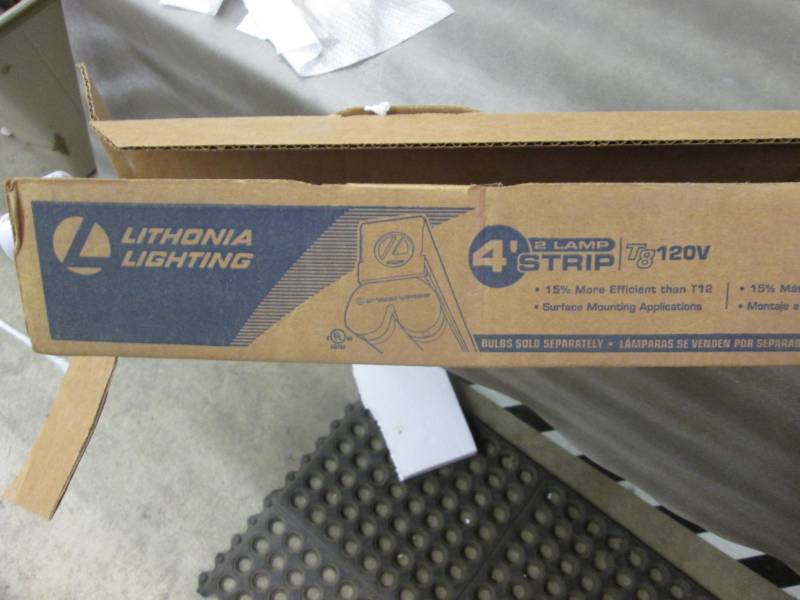 lot 62 image: Lithonia Lighting 4 foot T8 Light o...