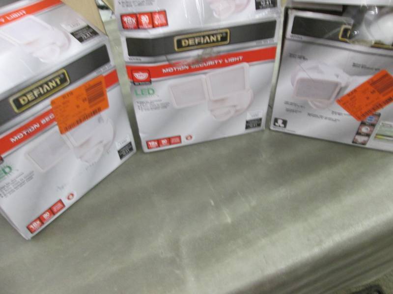 lot 123 image: Lot of 2 Defiant 180 Degree White ...