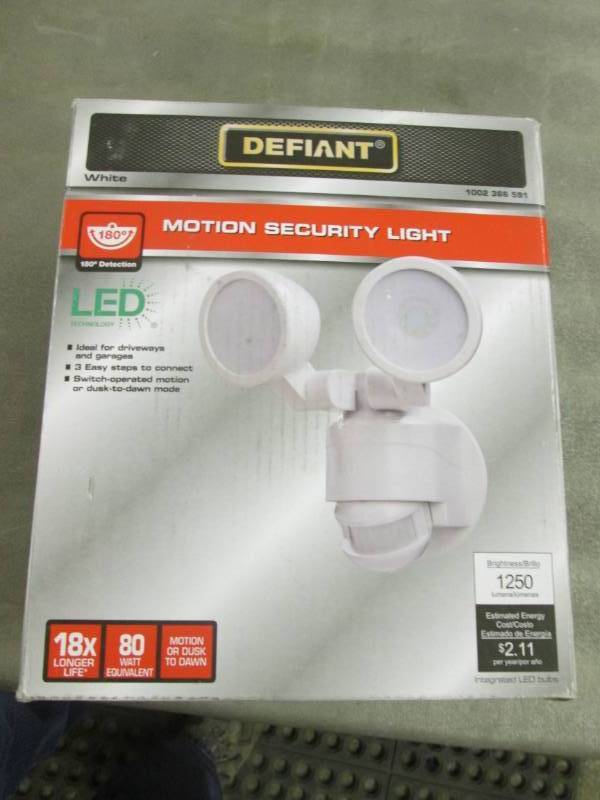lot 125 image: Defiant 180 Degree White Motion Act...