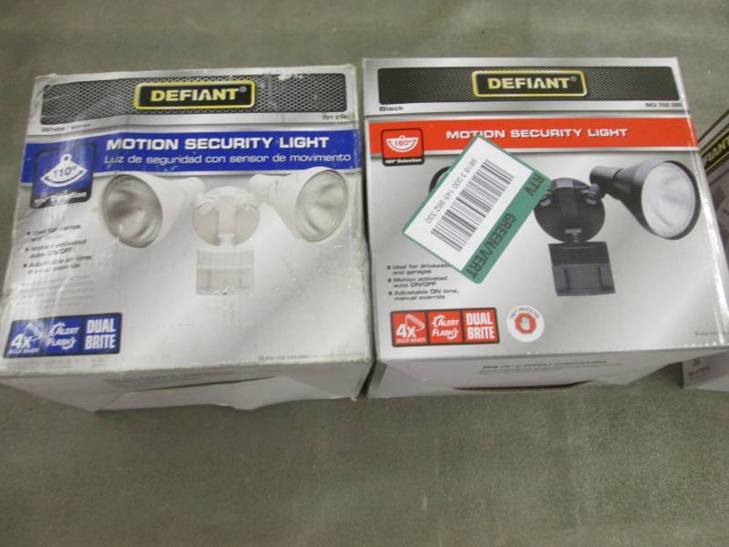 lot 152 image: 2 Defiant Motion Security Lights op...