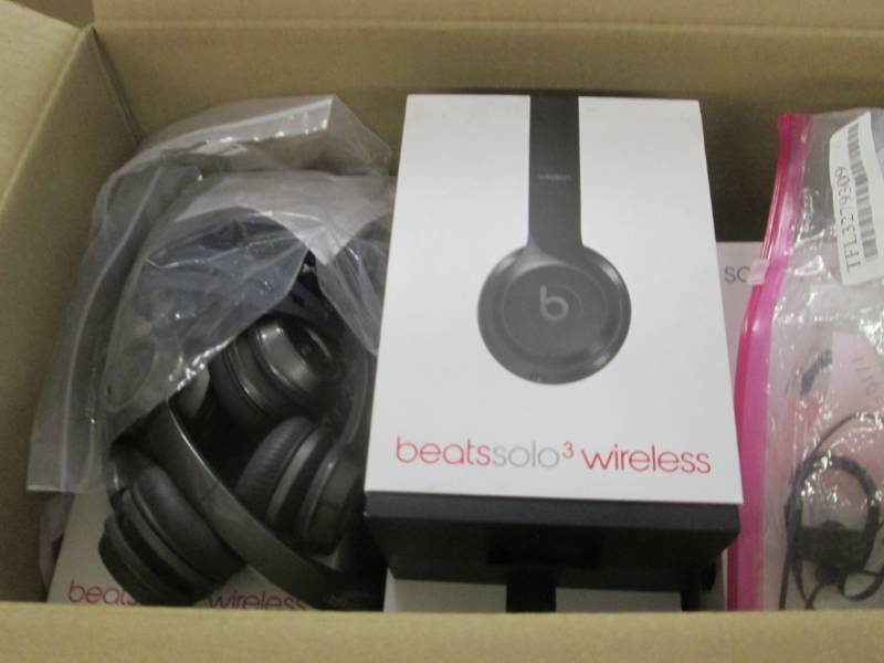 lot 227 image: Beats Headphones for parts or repai...