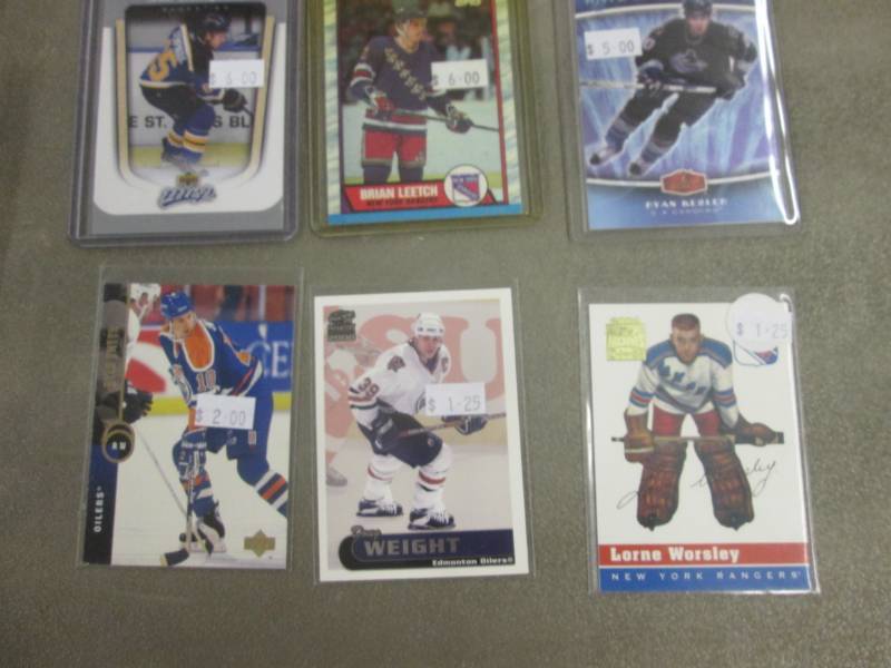 lot 317 image: Hockey Stars Cards...