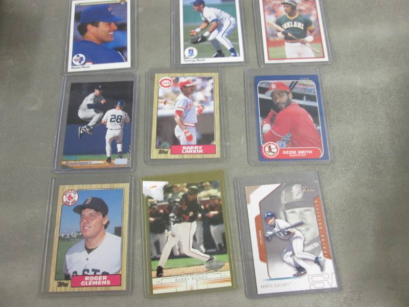lot 372 image: 25 Baseball Stars Cards...