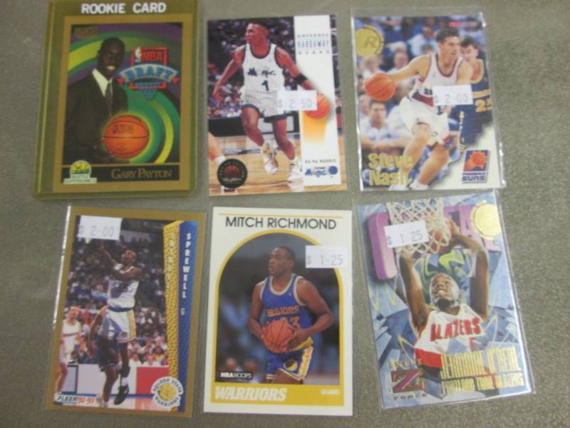lot 405 image: 25 Basketball Rookie Cards...