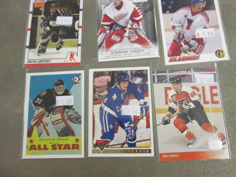 lot 422 image: Hockey Stars Cards...