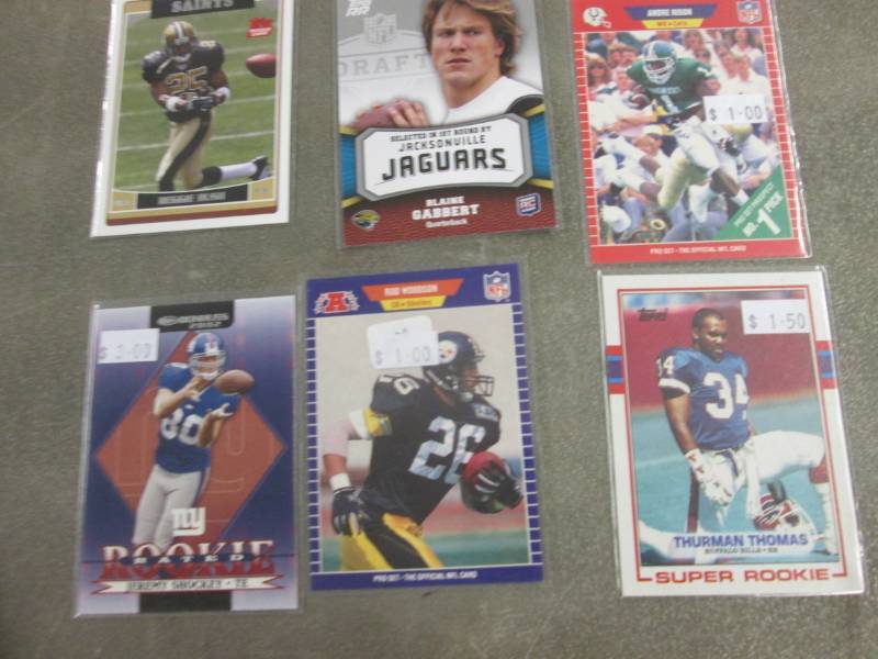 lot 431 image: 25 Football Rookie Cards...