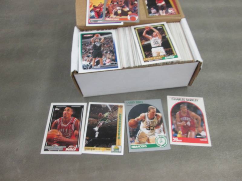 lot 434 image: Box of Basketball Star Cards...