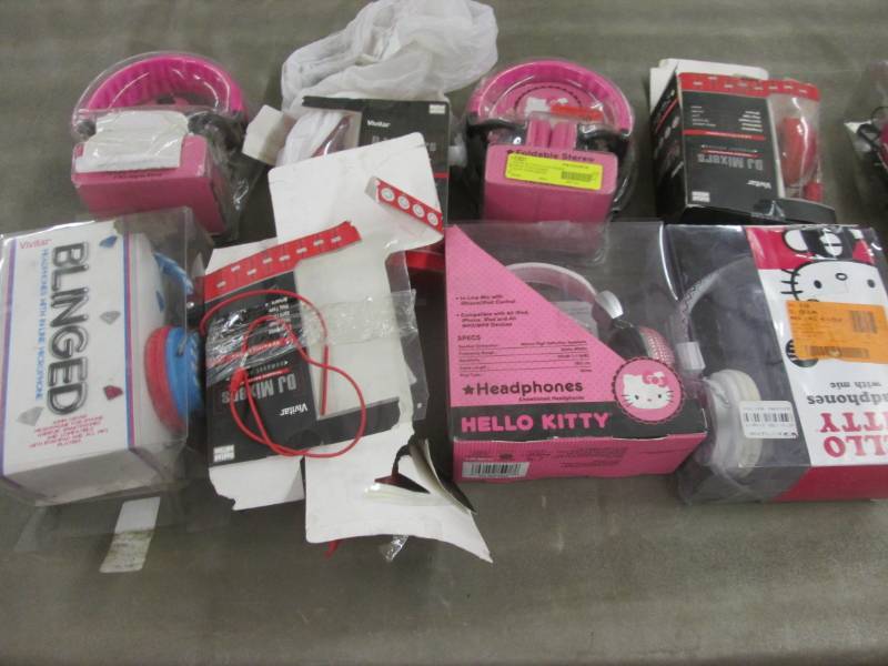 lot 232 image: Lot of 8 Headphones ...