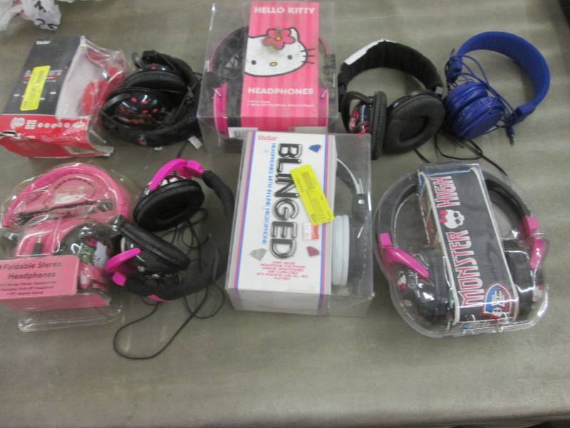 lot 233 image: Lot of 9 Headphones ...