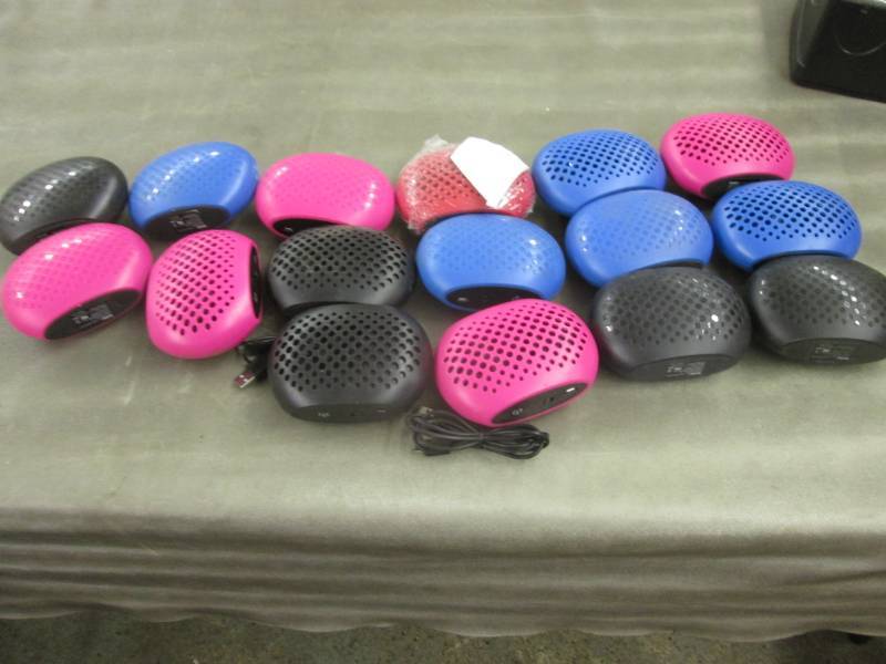 lot 236 image: 16 Vivitar Bluetooth Speakers...