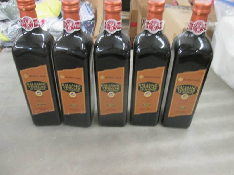 lot 241 image: 5- 34 oz Bottles Members Mark Balsa...