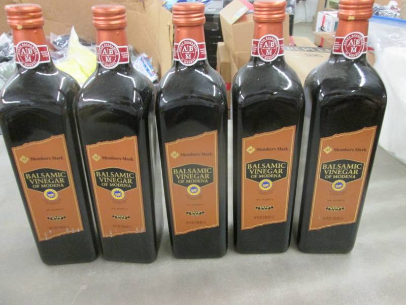 lot 242 image: 5- 34 oz Bottles Members Mark Balsa...