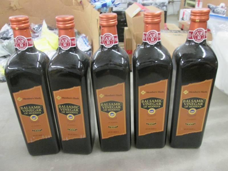 lot 243 image: 5- 34 oz Bottles Members Mark Balsa...