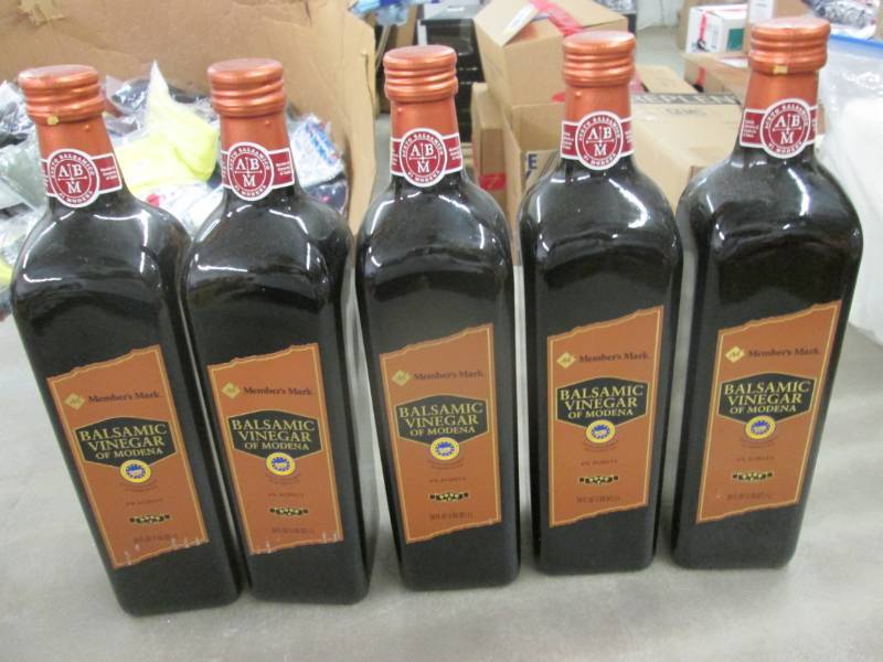 lot 244 image: 5- 34 oz Bottles Members Mark Balsa...