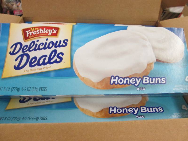 lot 285 image: Case of 16-8 oz Boxes Mrs. Freshley...