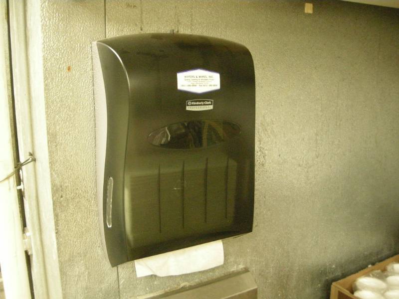 lot 66 image: Kimberly-Clark Professional Dispenser