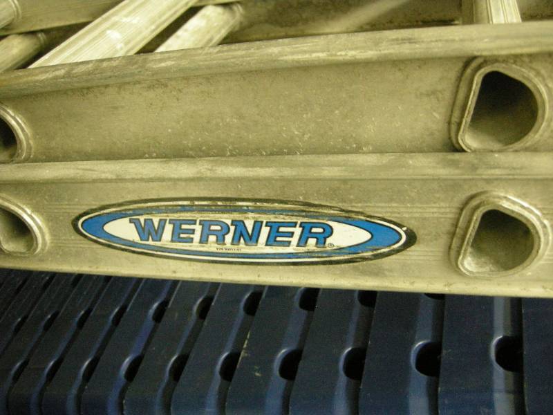 lot 79 image: Werner 24 Aluminum Extension Ladder