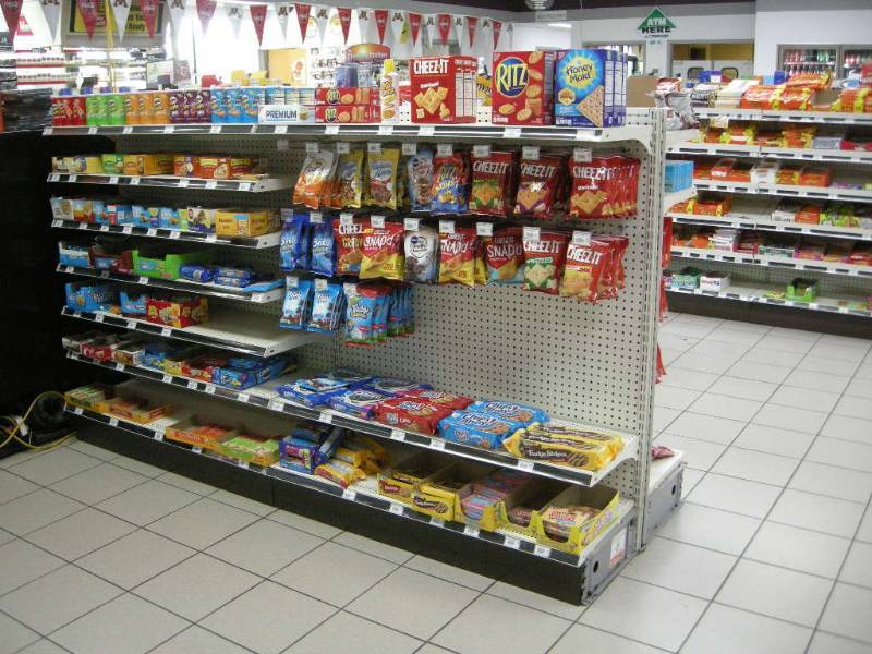 lot 33 image: Commercial Island RackingShelves