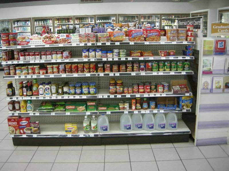 lot 39 image: Commercial Island RackingShelves