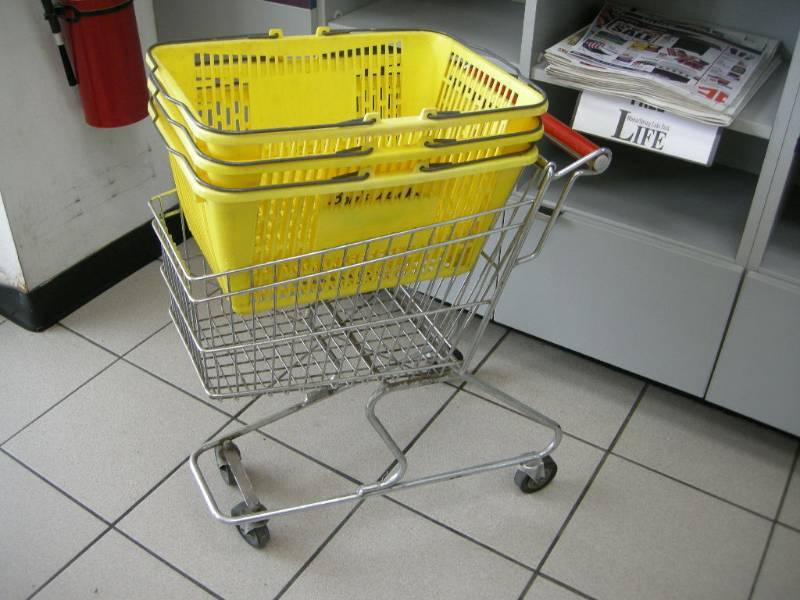 lot 51 image: Small Shopping Cart - Baskets