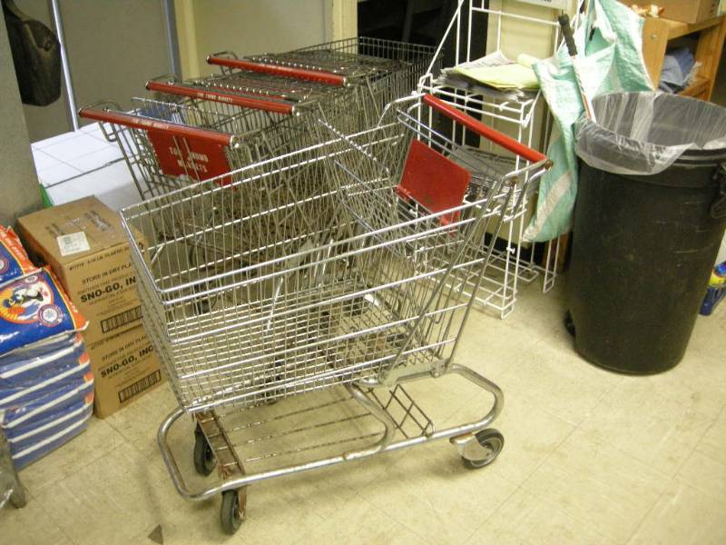 lot 53 image: 4 Shopping Carts