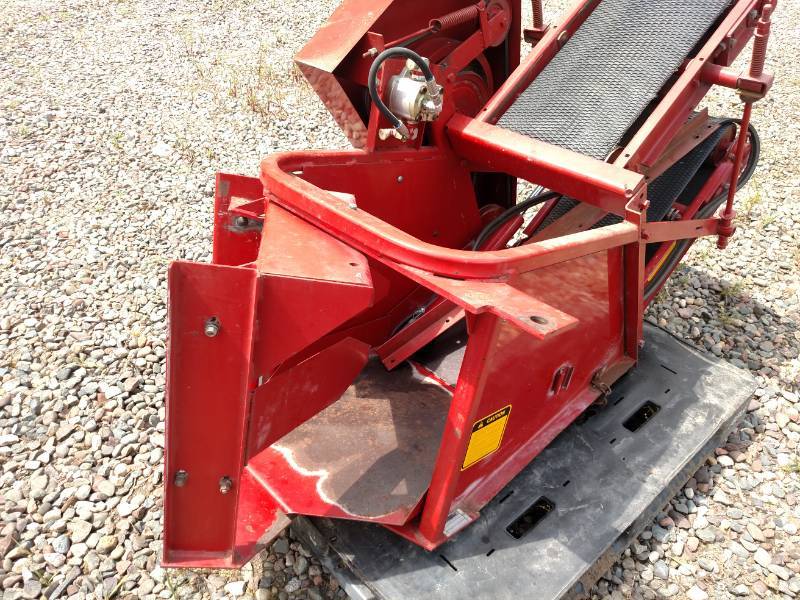 lot 13 image: Case IH Model 8511 Bale Thrower, SN...