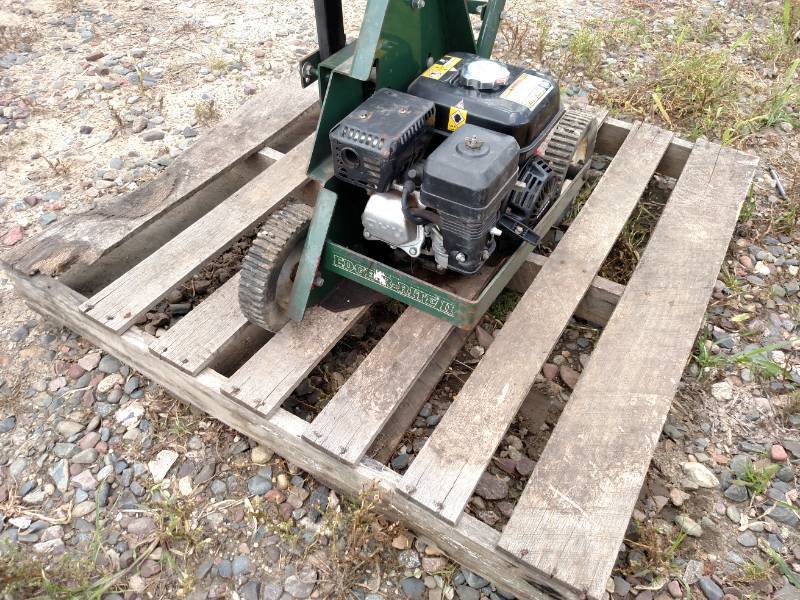 lot 17 image: Turfco Edge-R-Rite II Model 85304 E...