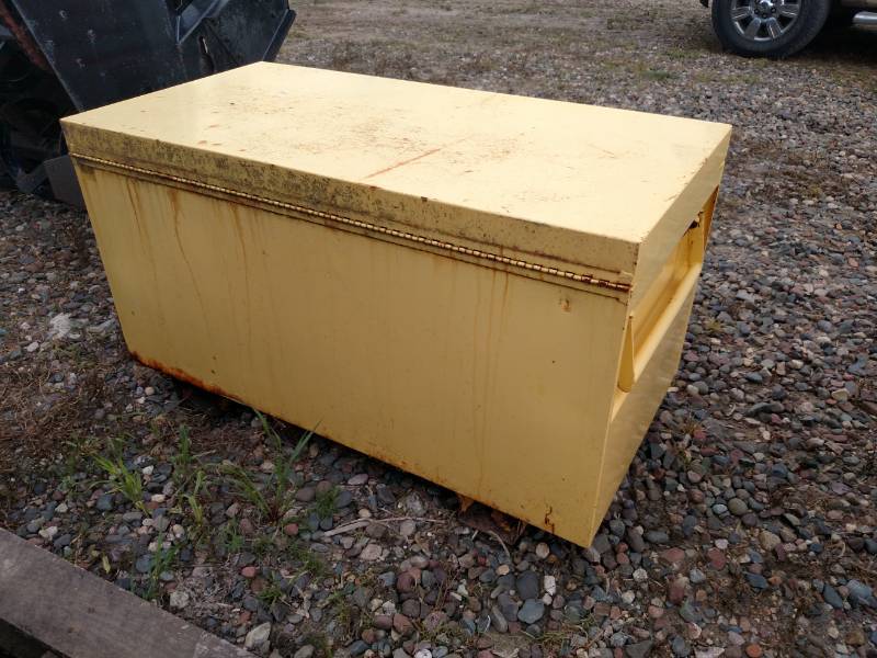 lot 21 image: Clarke Strong Box 48x24x24...