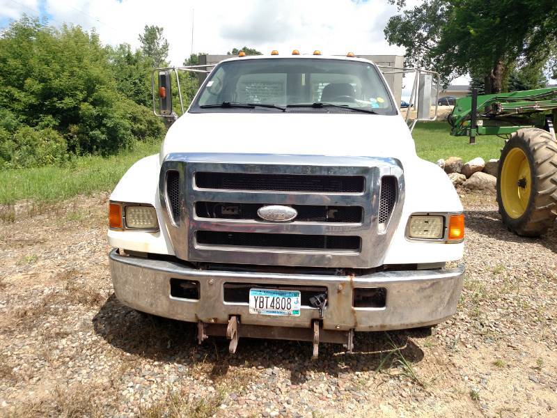 lot 1 image: 2006 Ford F650 XLT Super Duty Pro L...