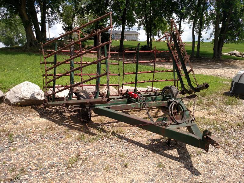 lot 12 image: 24 Spike Tooth Harrow, Newer Hydra...