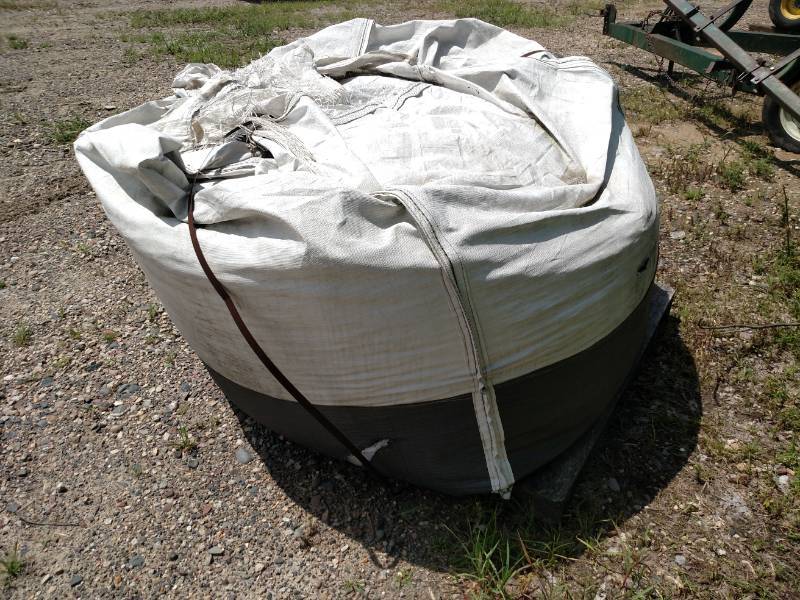 lot 22 image: Super Sack of Black Rubber Mulch
