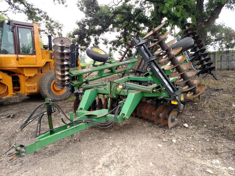 lot 7 image: John Deere Model 630 22 Disk...