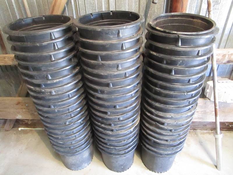 lot 8 image: (57) 9 Gallon Plastic Nursery Pots