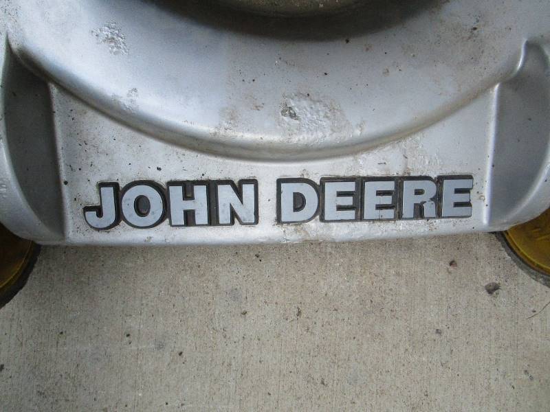 lot 15 image: John Deer 21 Self Propelled Mower