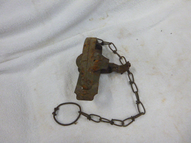 lot 25 image: Hunting Trap
