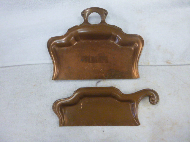 lot 42 image: 2 Small Copper Dust Pans