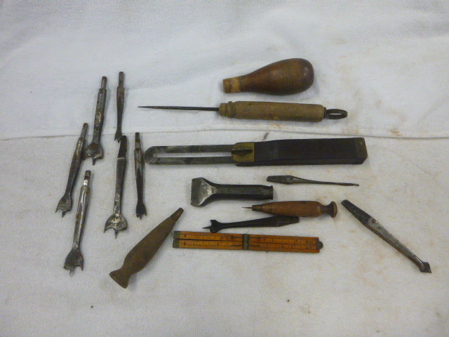 lot 45 image: Chisels and Specialty Tools