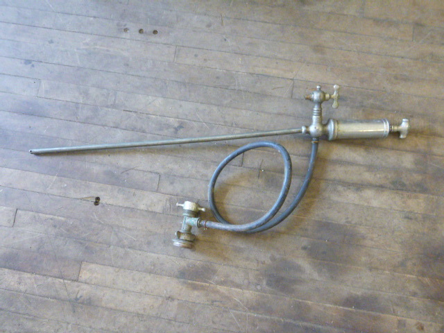 lot 84 image: Vintage Pump