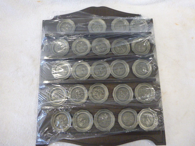 lot 92 image: Wall Hanging Display with Metal Plates