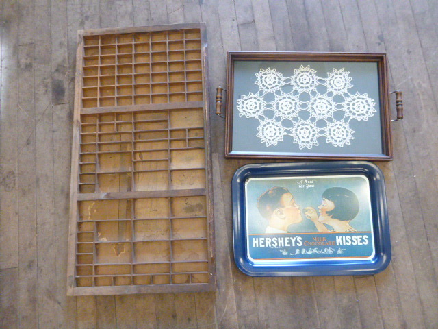 lot 94 image: Decorative Trays