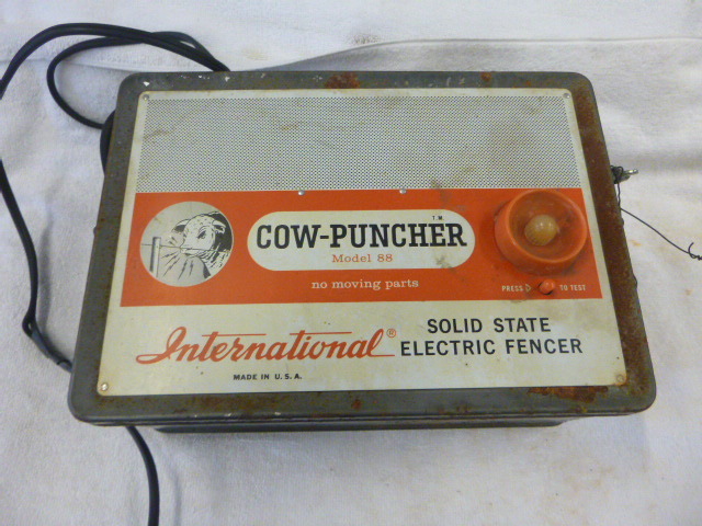 lot 113 image: Vintage Cow-Puncher Solid State Elective Fence
