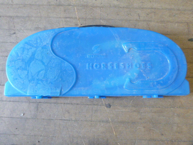 lot 132 image: Sportcraft Horseshoe Game