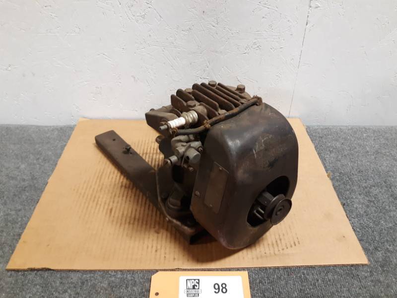 lot 98 image: 1938 Briggs & Stratton Model WMG Small Gas Engine