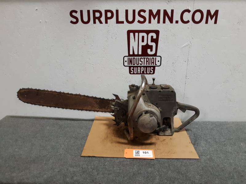 lot 101 image: David Bradley Chainsaw 26 Bar