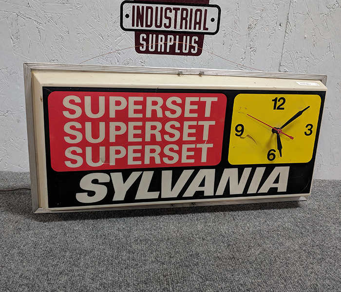 lot 62 image: Sylvania Superset Lighted Clock - WORKS