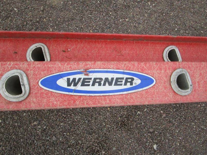 lot 10 image: Werner Fiberglass 20 Extension Ladder